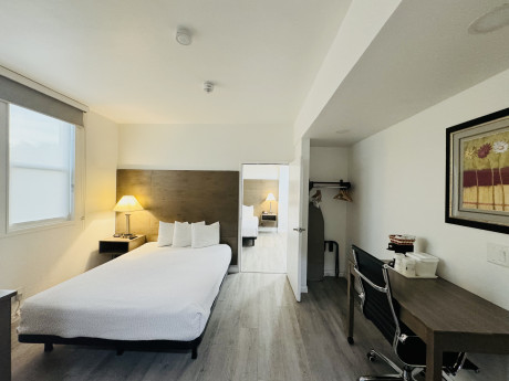 Ramada by Wyndham San Diego Airport - 2 Bed Guestroom 7