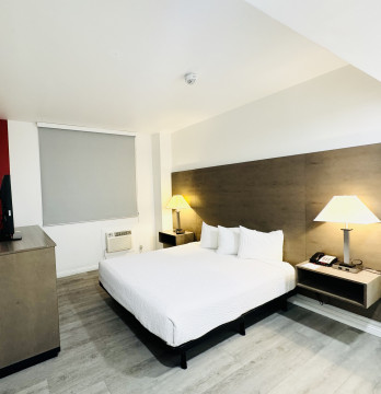 Ramada by Wyndham San Diego Airport - 2 Bed Guestroom 8