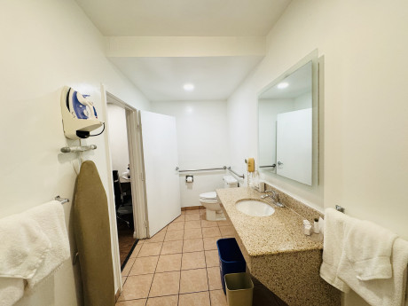 Ramada by Wyndham San Diego Airport - Bathroom 15