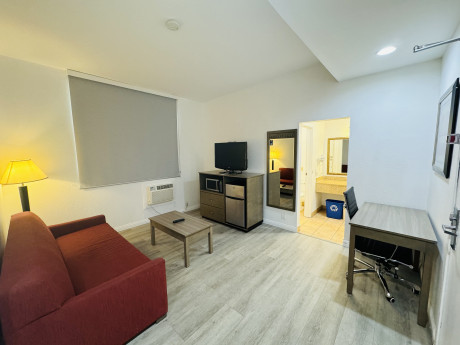 Guestroom With Amenities 2