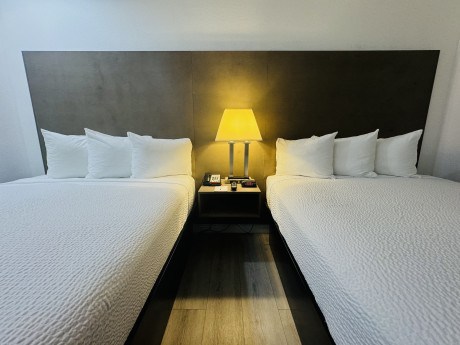Ramada by Wyndham San Diego Airport - 2 Bed Guestroom 11