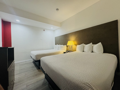 Ramada by Wyndham San Diego Airport - 2 Bed Guestroom 13