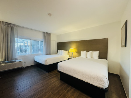 Ramada by Wyndham San Diego Airport - 2 Bed Guestroom