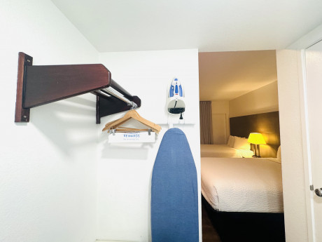 Guestroom With Amenities